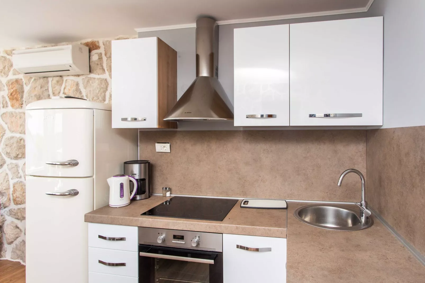 Villa Mirjana - One Bedroom Apartment with Terrace and Sea View (Palma)-Küche