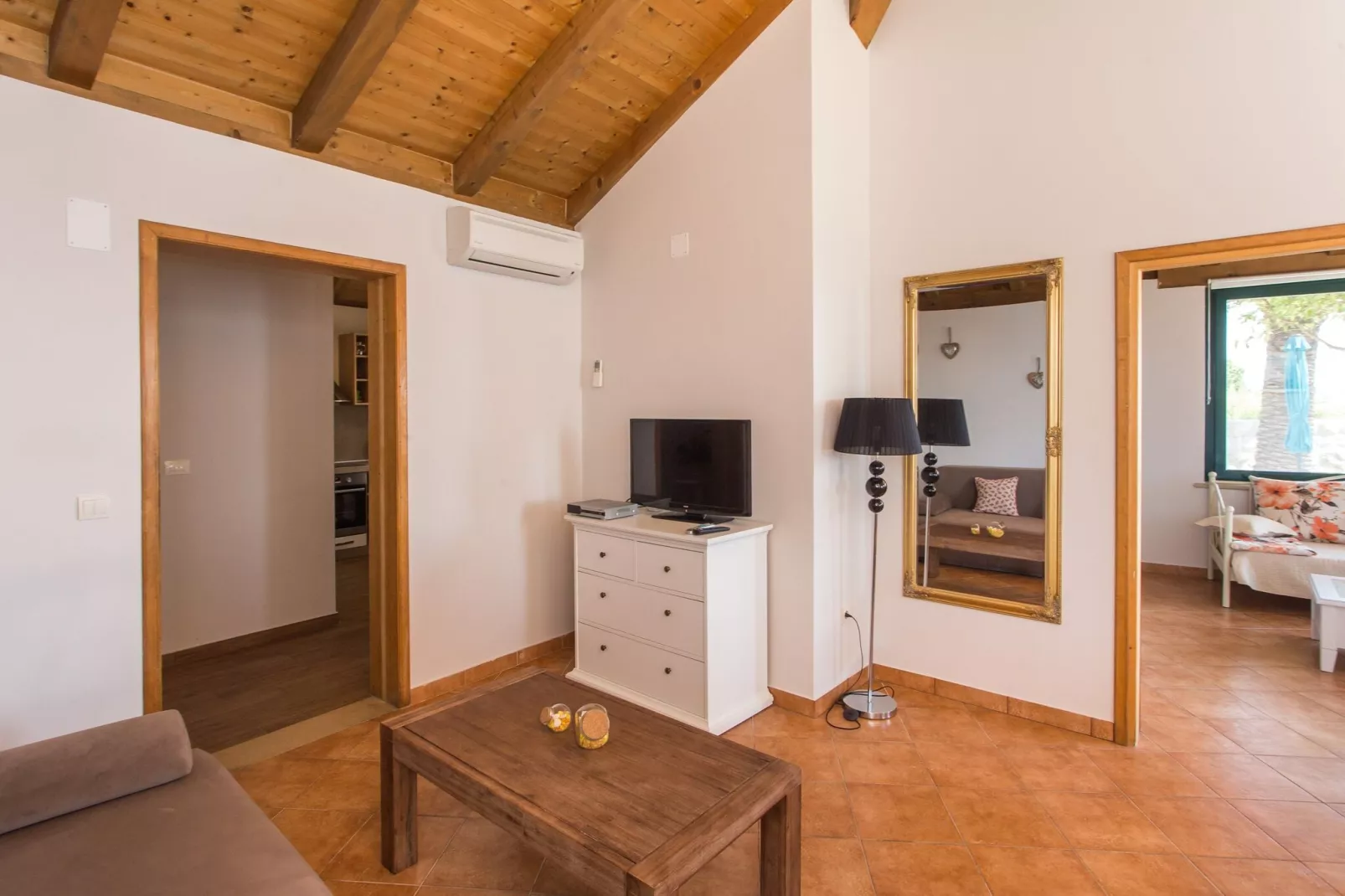 Villa Mirjana - One Bedroom Apartment with Terrace and Sea View (Naranča)-Living room