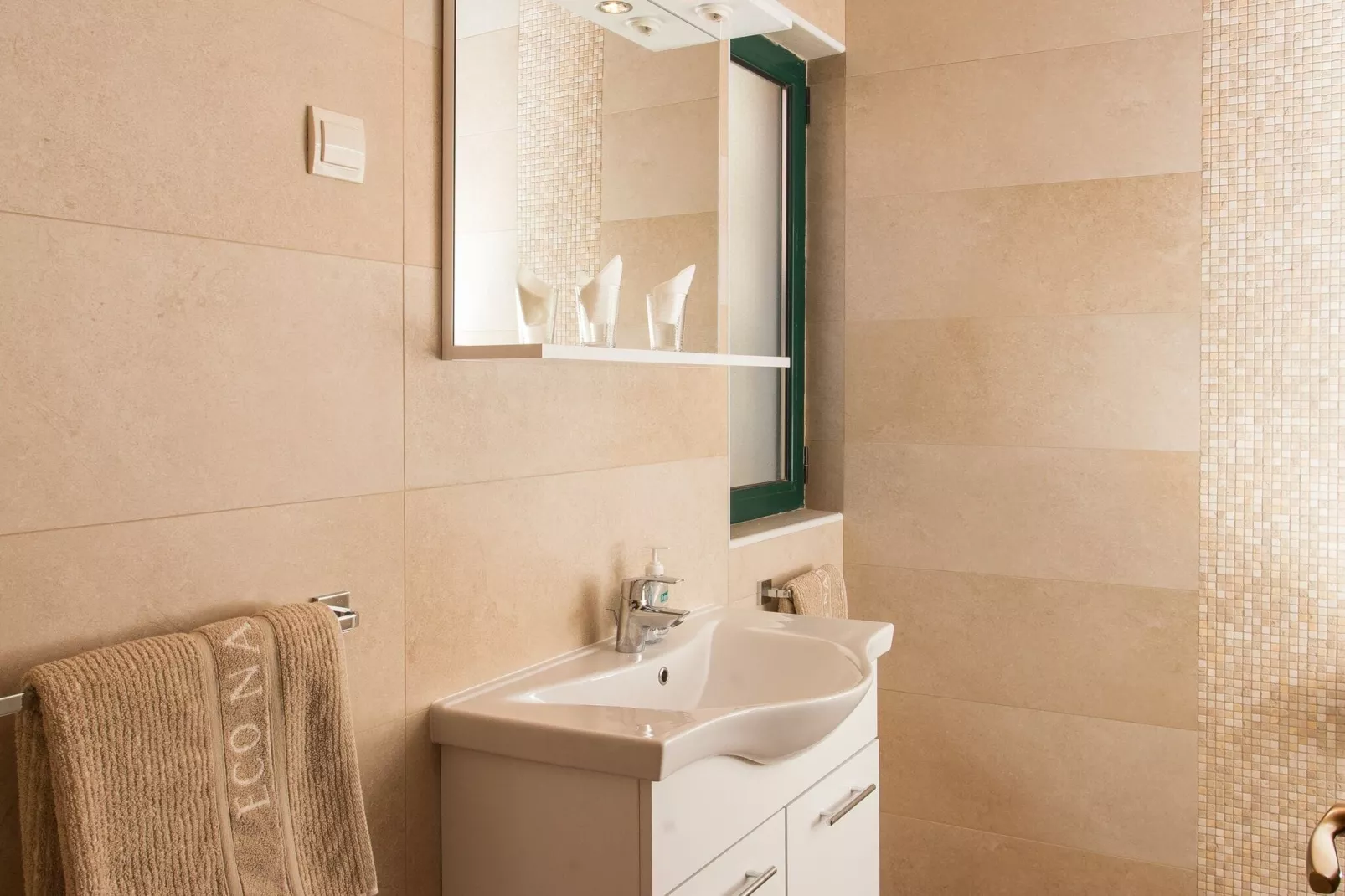 Villa Mirjana - One Bedroom Apartment with Terrace and Sea View (Naranča)-Bathroom