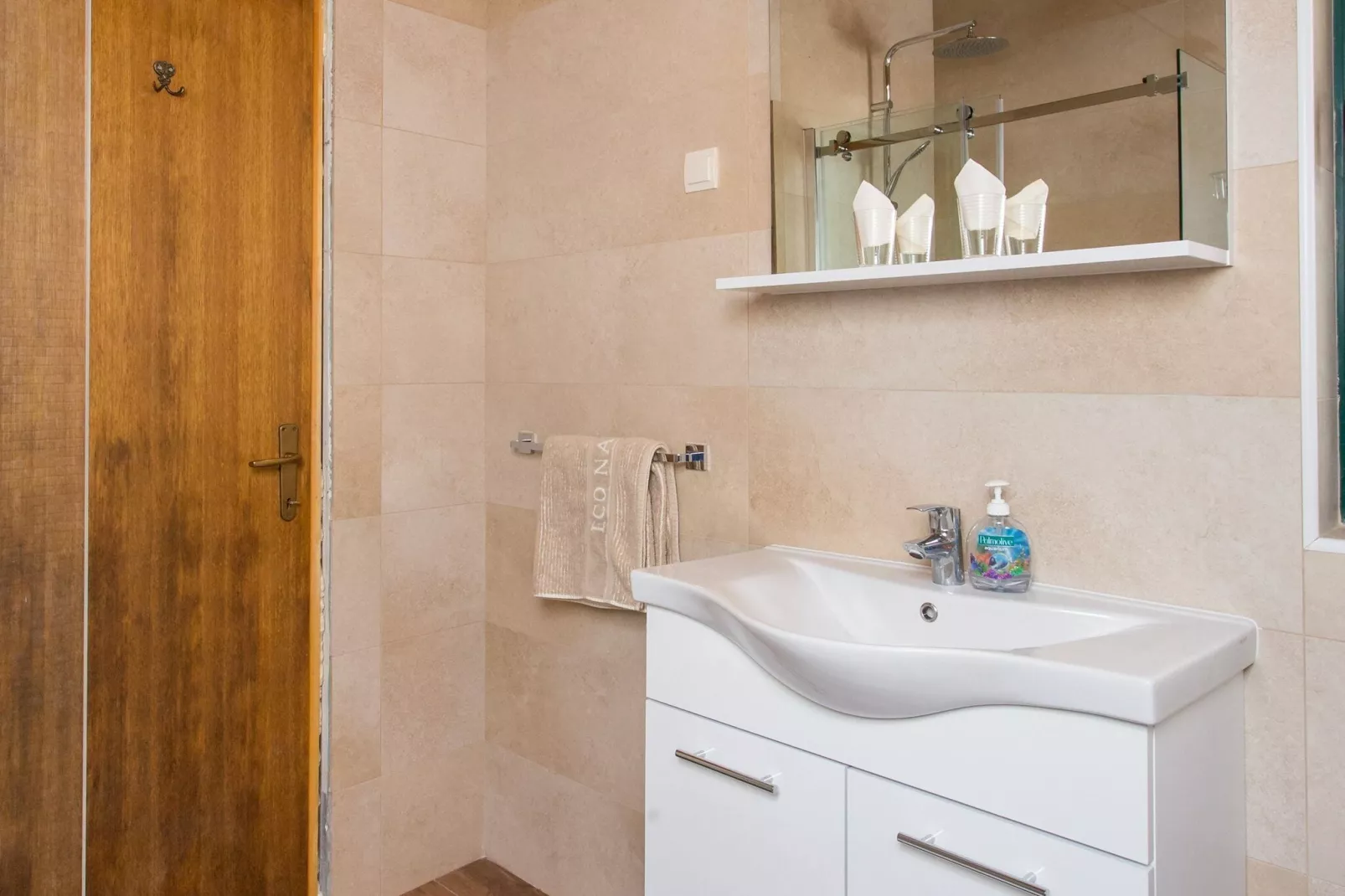 Villa Mirjana - One Bedroom Apartment with Terrace and Sea View (Naranča)-Bathroom