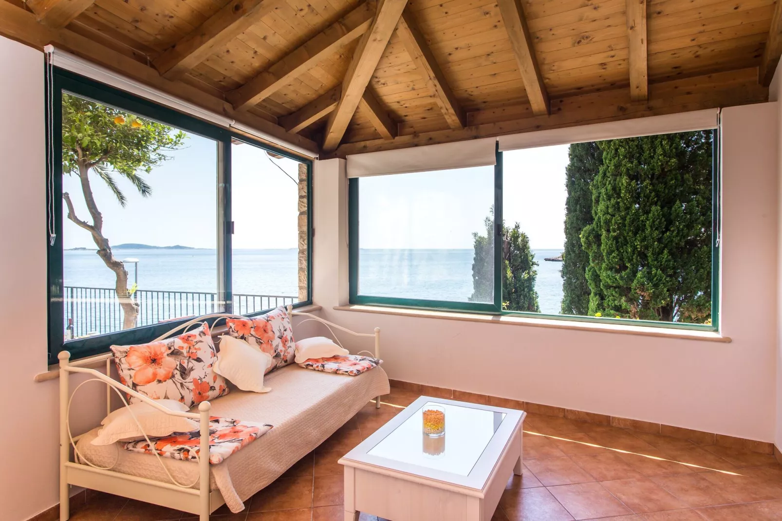 Villa Mirjana - One Bedroom Apartment with Terrace and Sea View (Naranča)-Indoor
