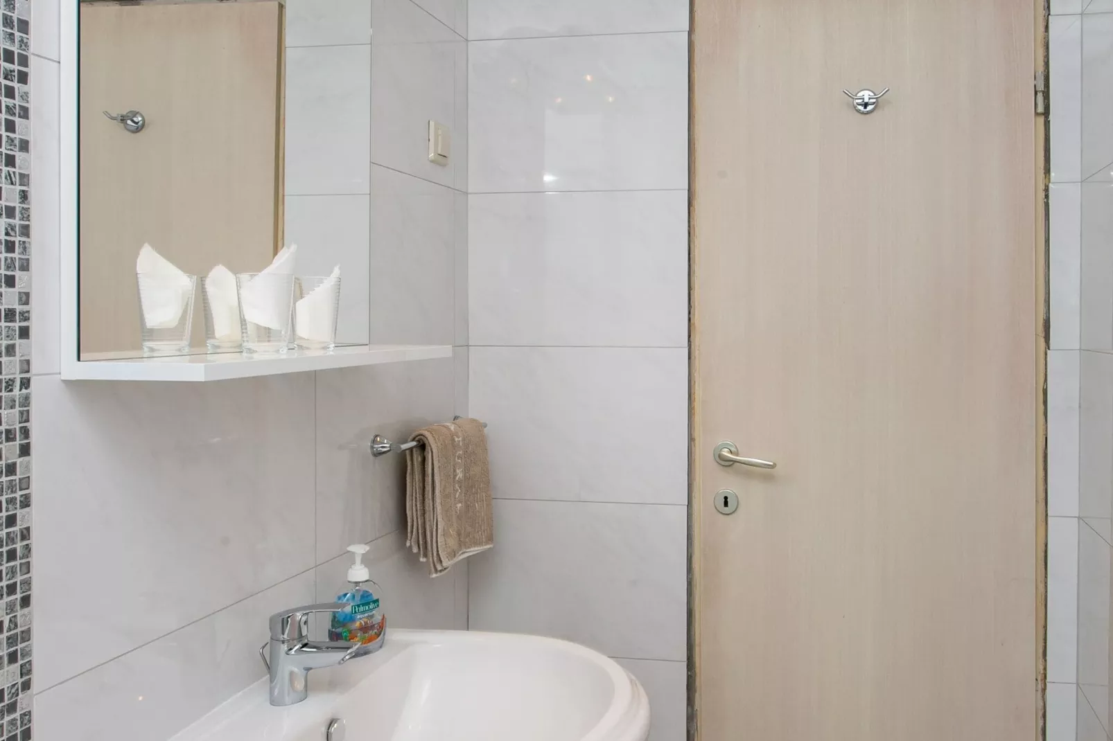 Villa Mirjana - Studio Apartment with Terrace and Sea View (Bogumila)-Bathroom