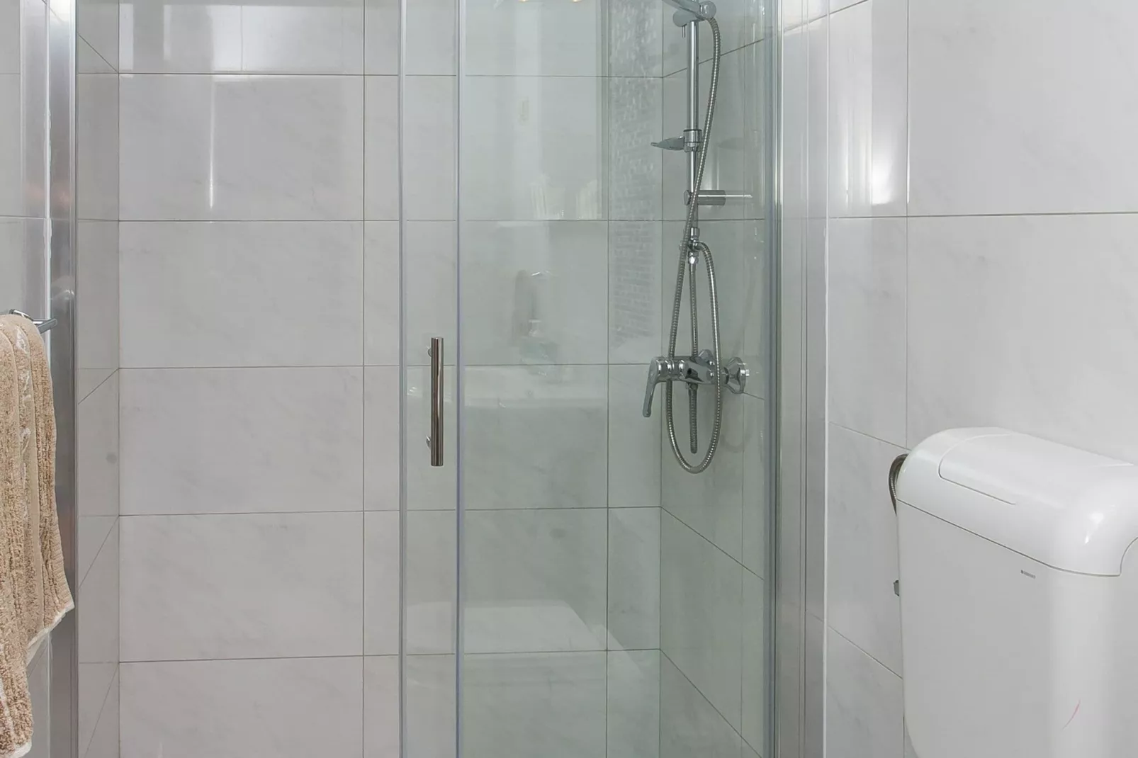 Villa Mirjana - Studio Apartment with Terrace and Sea View (Bogumila)-Bathroom