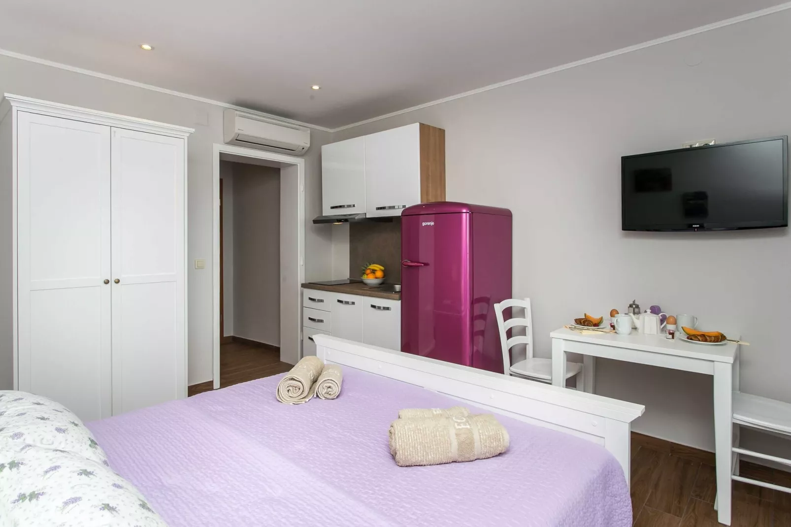 Villa Mirjana - Standard Studio Apartment with Terrace and Sea View (Lavanda)-Bedroom