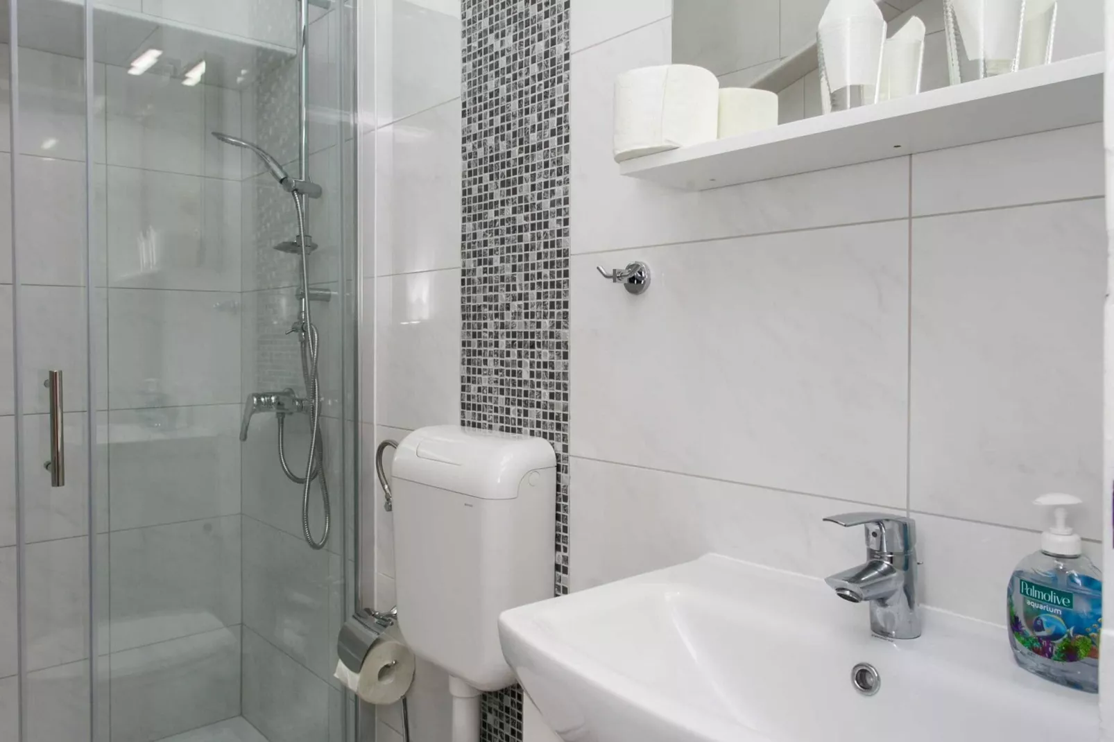 Villa Mirjana - Standard Studio Apartment with Terrace and Sea View (Lavanda)-Bathroom