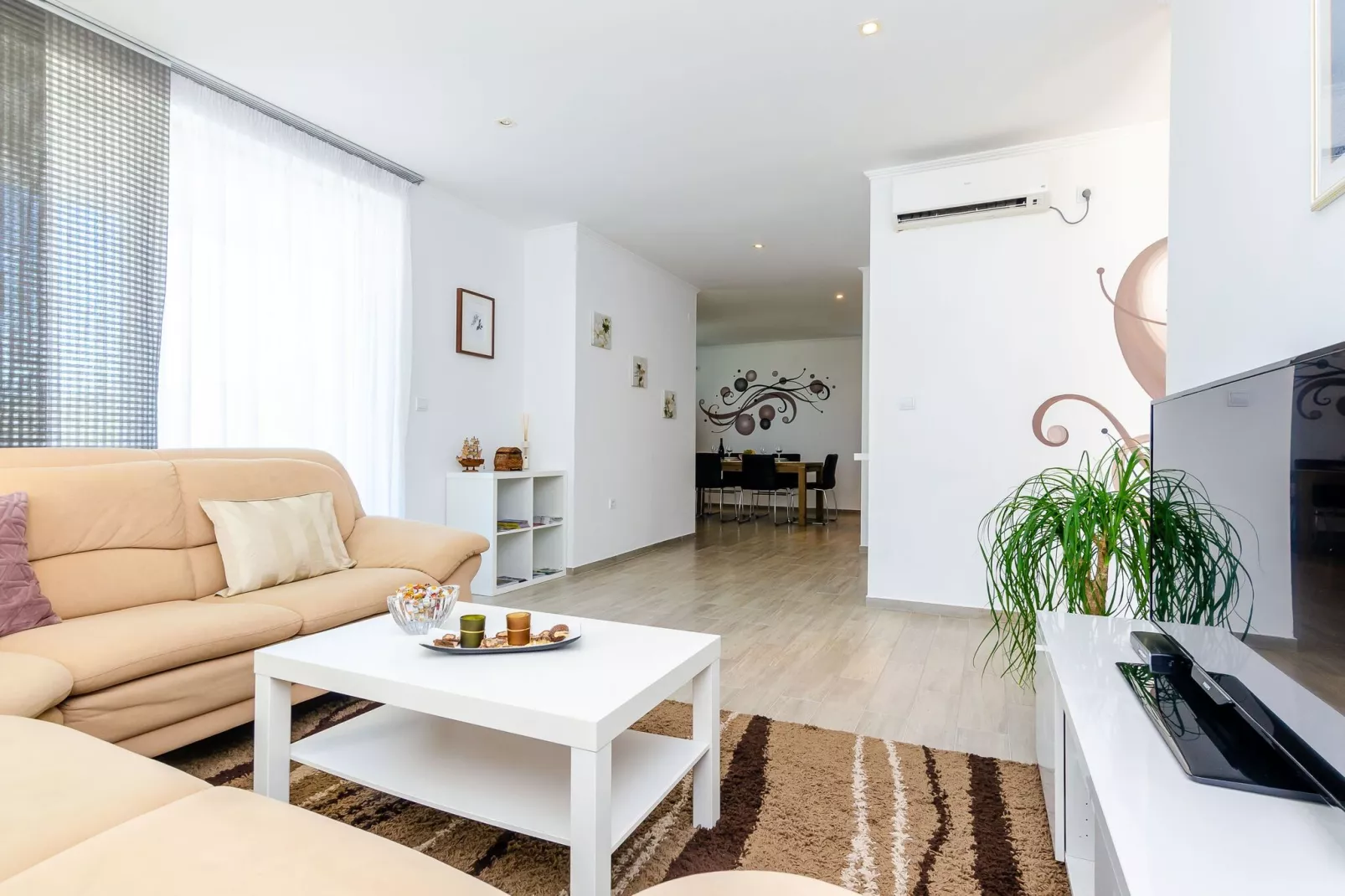 Villa Oasis Cypress - Three Bedroom Villa with Terrace and Swimming Pool-Living room