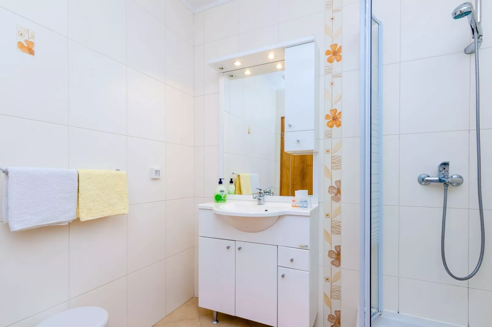 Villa Oasis Cypress - Three Bedroom Villa with Terrace and Swimming Pool-Bathroom