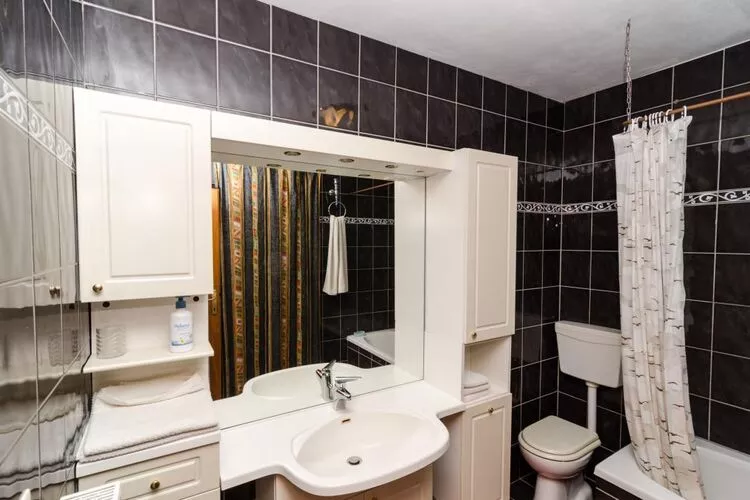 Apartments Lemeš - Two Bedroom Apartment with Balcony and Sea View Ap1-Bathroom
