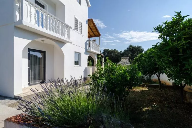 Apartments Lemeš - Studio Apartment with Terrace Ap 2-Outdoor