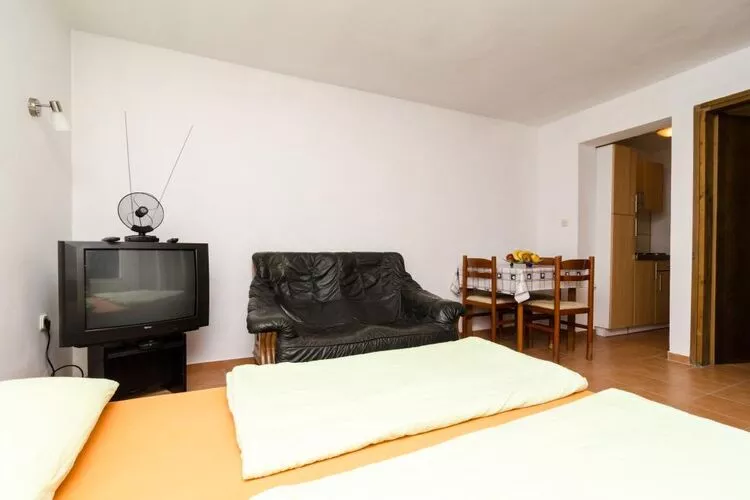 Apartments Lemeš - Comfort Studio Apartment with Terrace Ap3-Bedroom