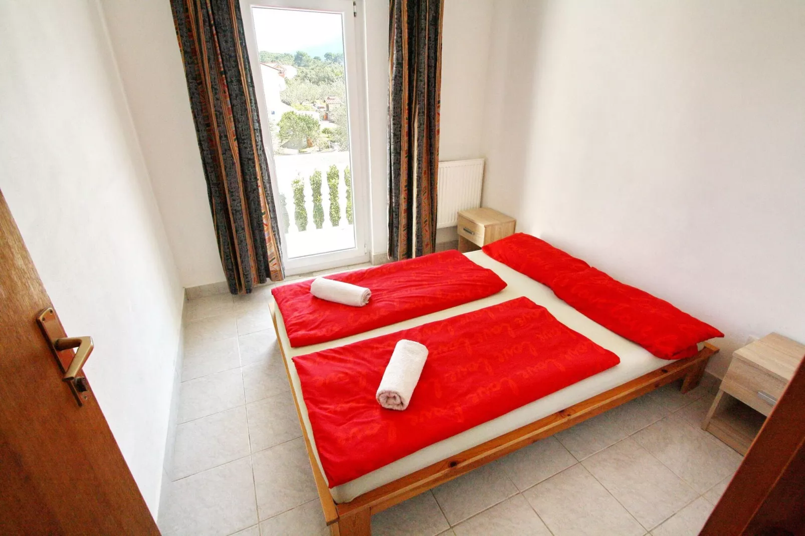Apartments Lemeš - One Bedroom Apartment with Garden View Apt4-Bedroom