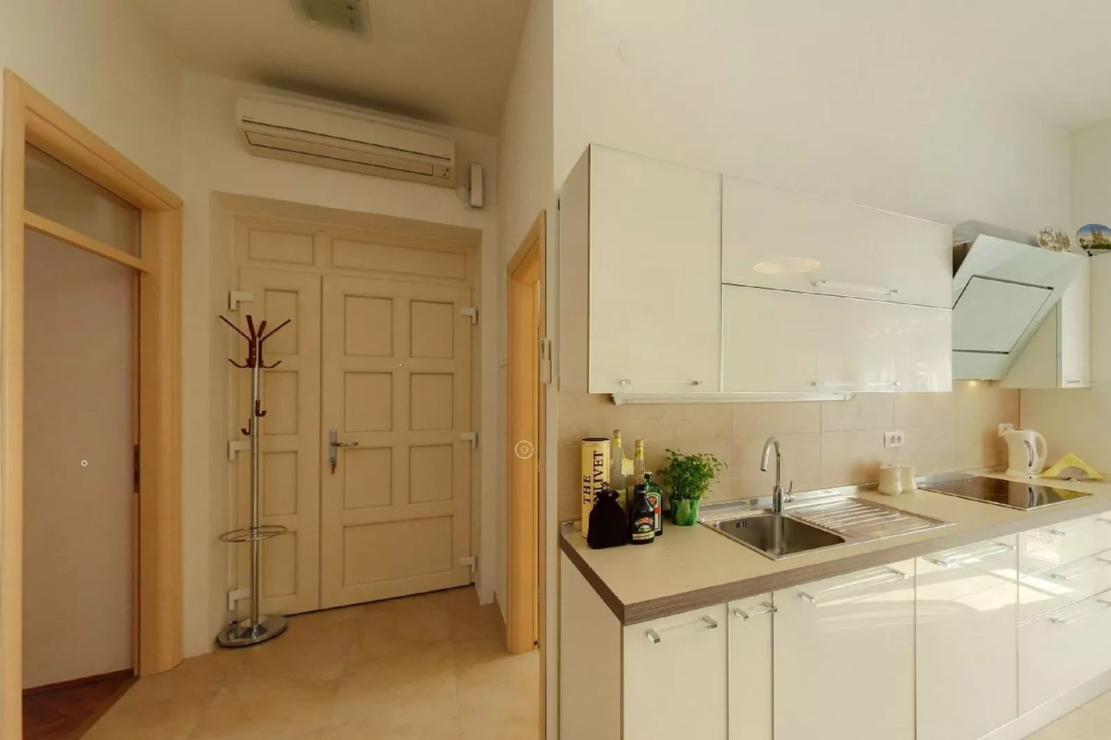 Apartment Mihe - Two-Bedroom Apartment with Balcony and Sea View-Cuisine