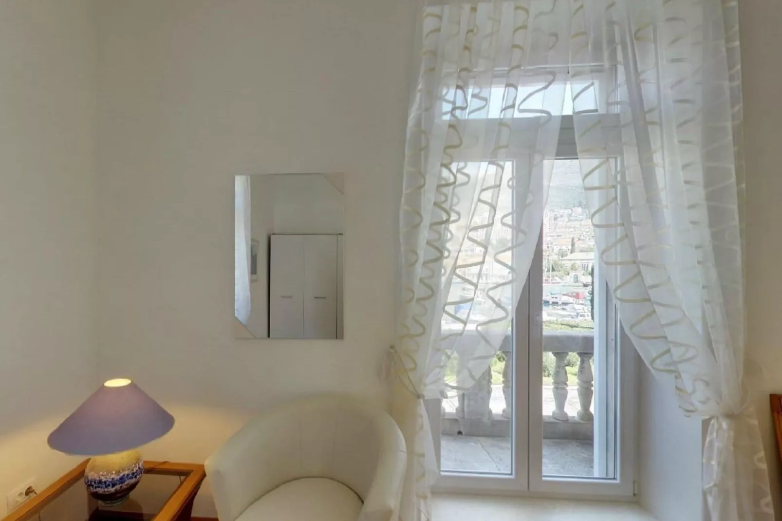 Apartment Mihe - Two-Bedroom Apartment with Balcony and Sea View-Chambre