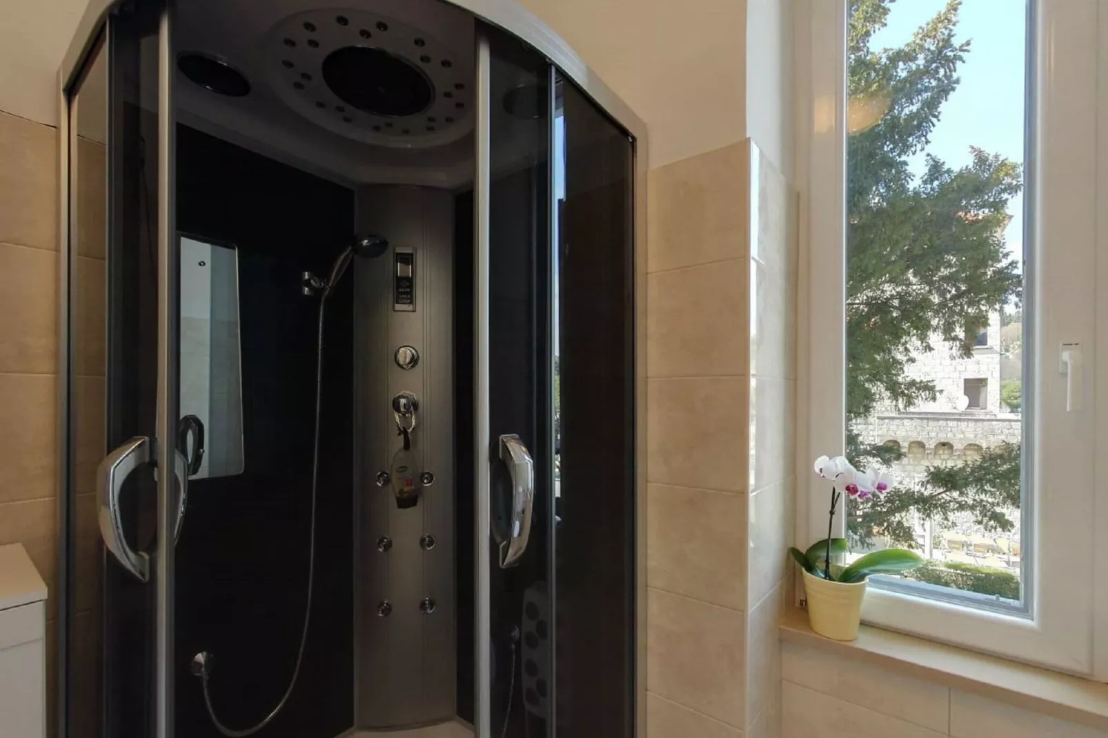 Apartment Mihe - Two-Bedroom Apartment with Balcony and Sea View-Salle de bain