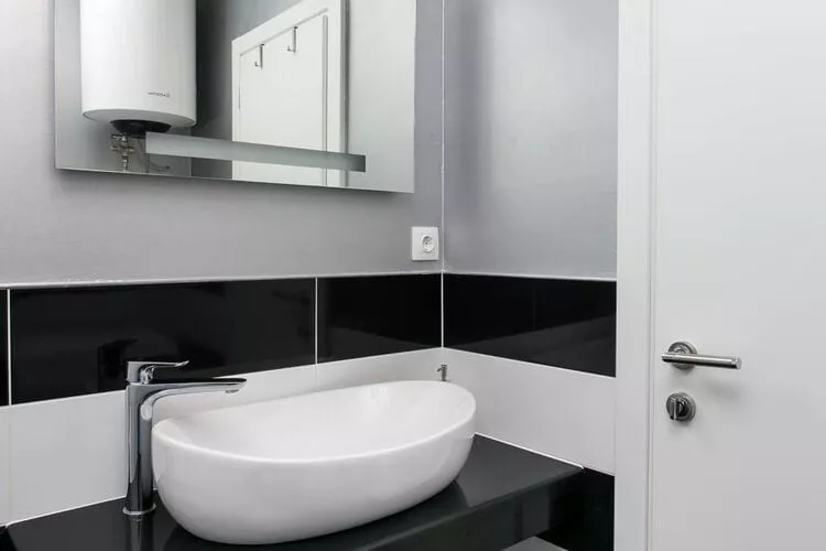 Apartment Dupčić - Two Bedroom Apartment with Balcony-Bathroom