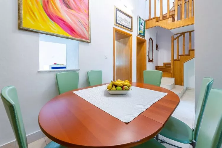 Villa Mia -Three-Bedroom Villa with Swimming Pool-Dining room