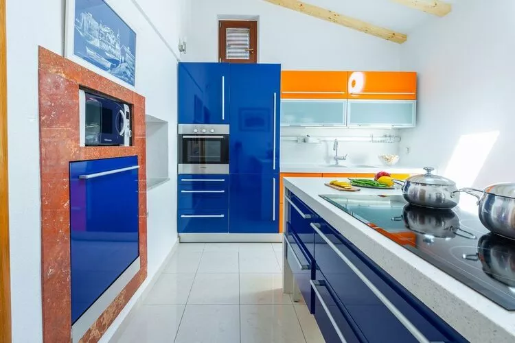 Villa Mia -Three-Bedroom Villa with Swimming Pool-Kitchen