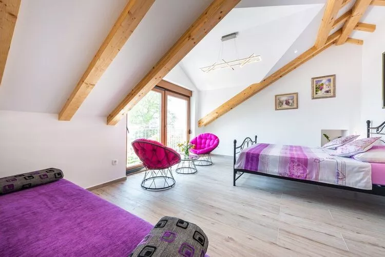 Villa Mia -Three-Bedroom Villa with Swimming Pool-Bedroom