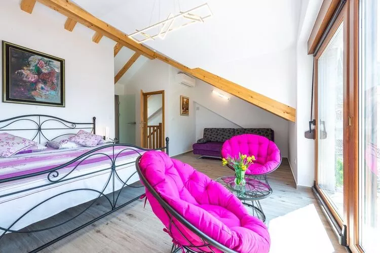 Villa Mia -Three-Bedroom Villa with Swimming Pool-Bedroom