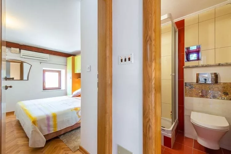 Villa Mia -Three-Bedroom Villa with Swimming Pool-Bathroom