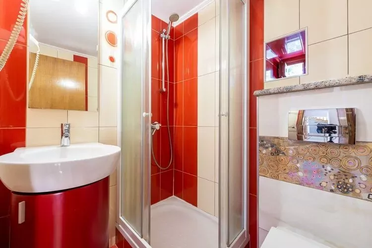 Villa Mia -Three-Bedroom Villa with Swimming Pool-Bathroom