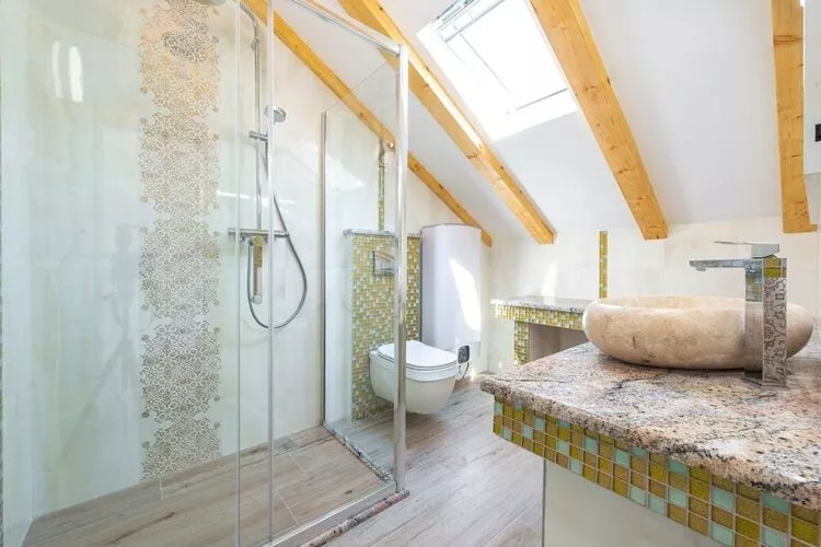 Villa Mia -Three-Bedroom Villa with Swimming Pool-Bathroom