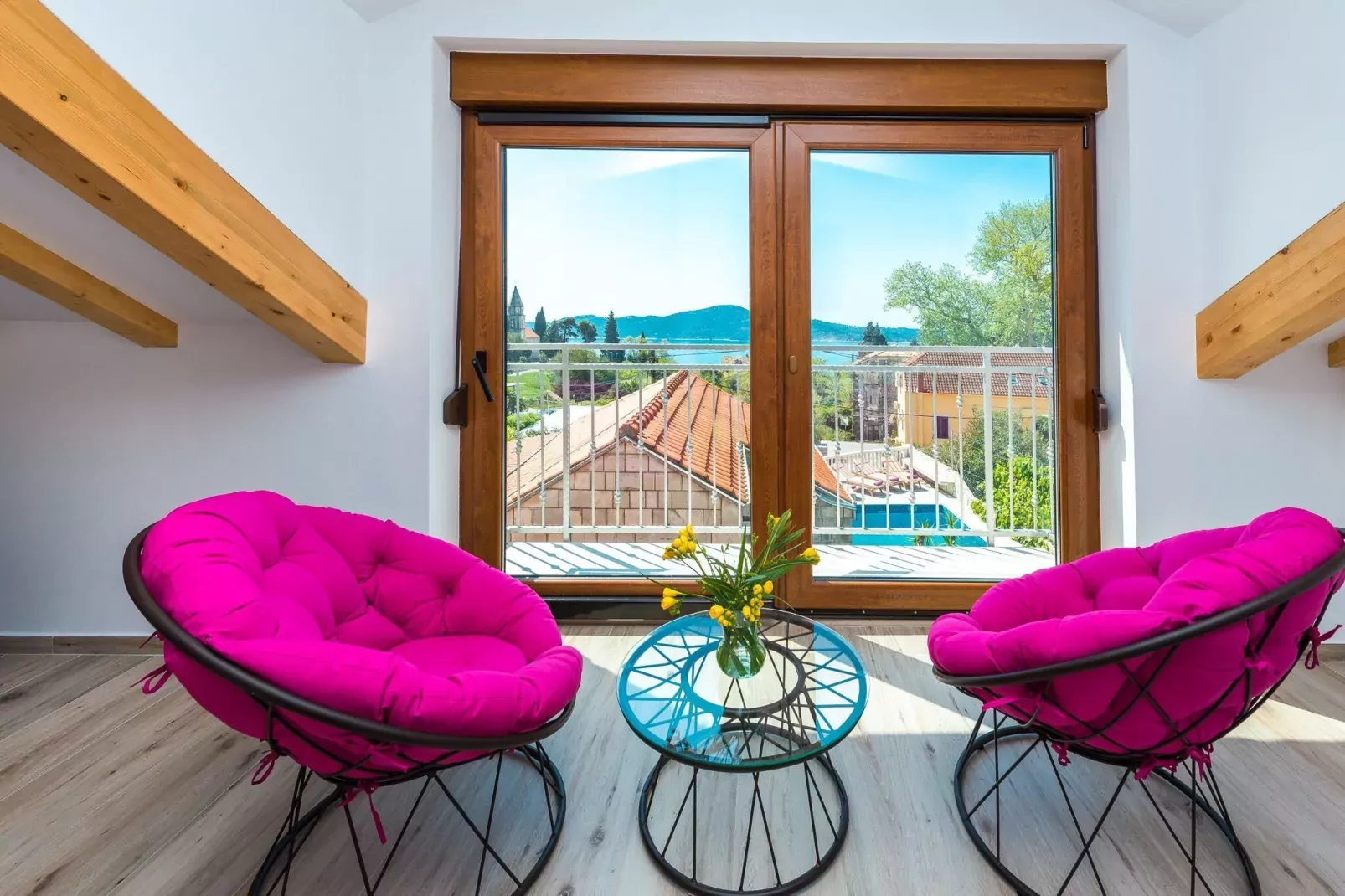 Villa Mia -Three-Bedroom Villa with Swimming Pool-Living room