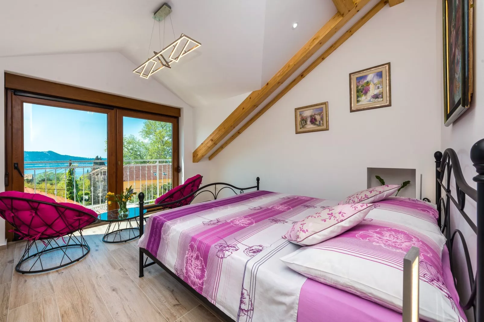 Villa Mia -Three-Bedroom Villa with Swimming Pool-Bedroom