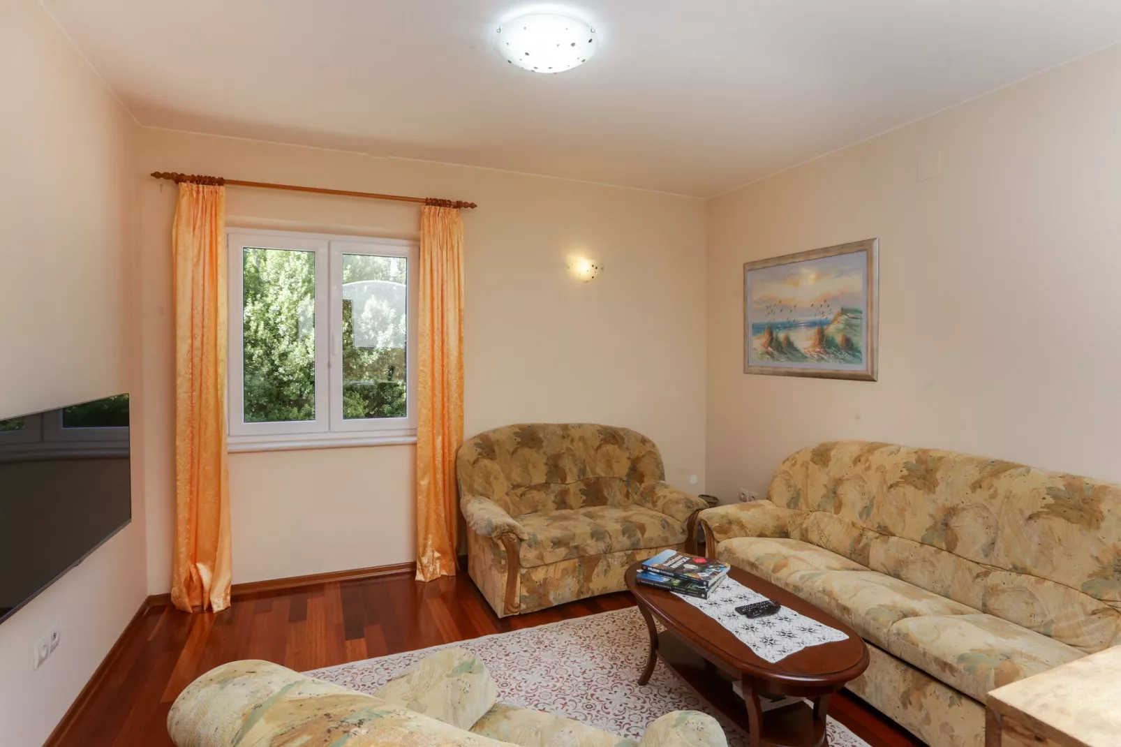 Apartments Villa Harmonia - One-Bedroom Apartment with Patio and Shared Pool-Living room