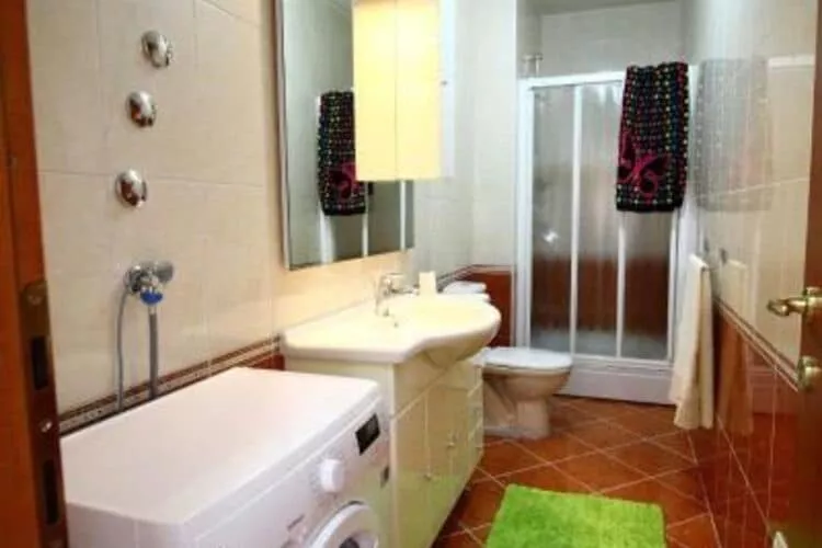 Apartments Villa Harmonia - One-Bedroom Apartment with Patio and Shared Pool-Bathroom