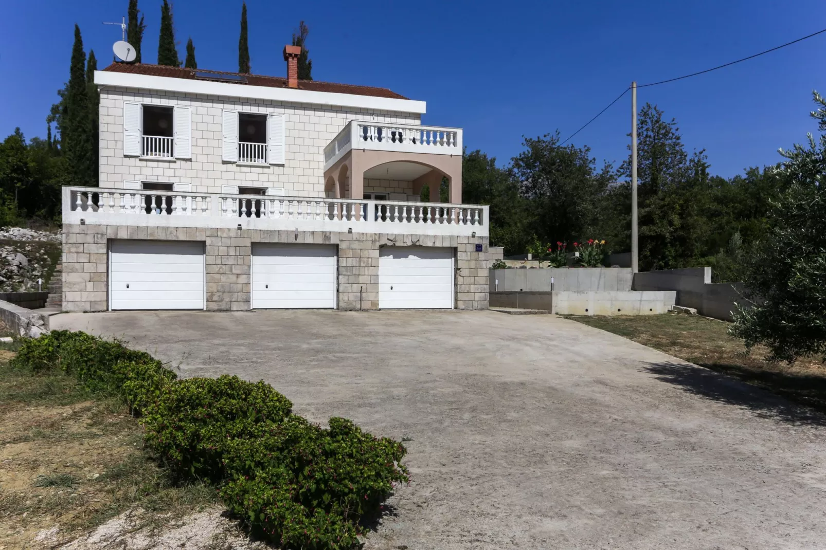 Apartments Villa Harmonia - One-Bedroom Apartment with Patio and Shared Pool-Outdoor