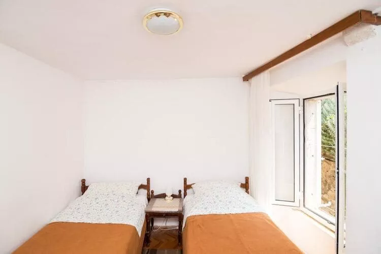 Rooms Ane Old Town - Twin Room with Shared Bathroom-Chambre