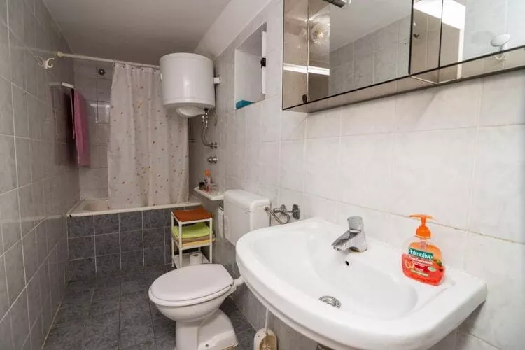 Rooms Ane Old Town - Twin Room with Shared Bathroom-Salle de bain