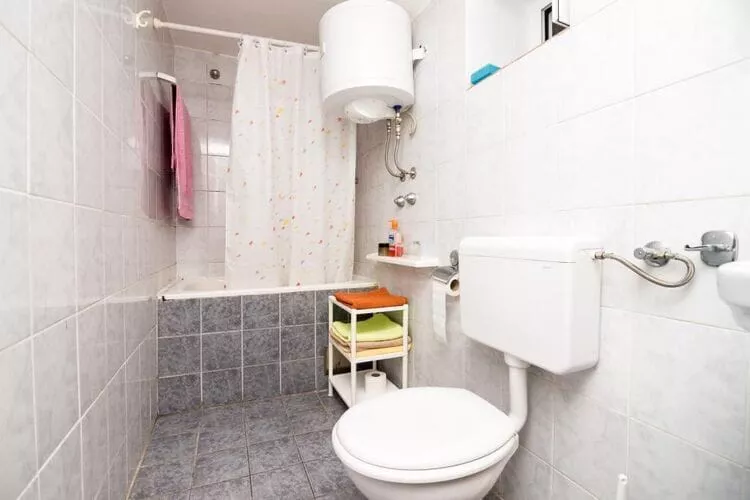 Rooms Ane Old Town - Twin Room with Shared Bathroom-Salle de bain