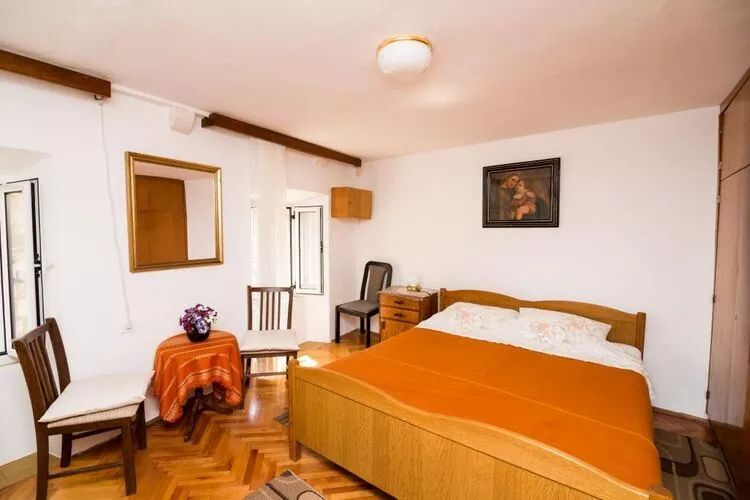 Rooms Ane Old Town - Double Room with Shared Bathroom-Schlafzimmer