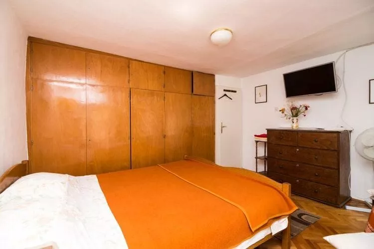 Rooms Ane Old Town - Double Room with Shared Bathroom-Schlafzimmer