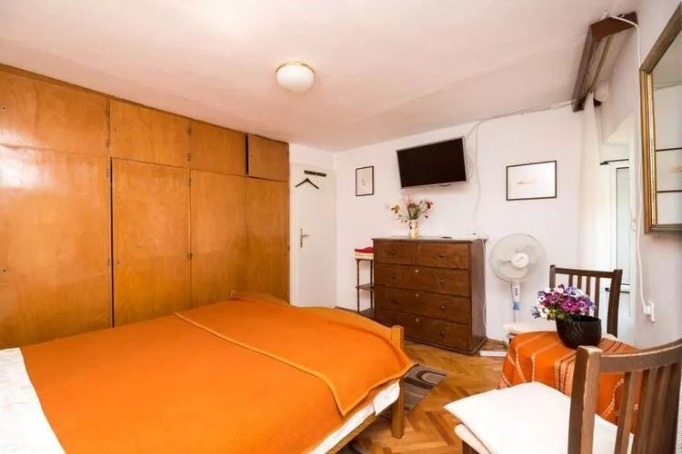 Rooms Ane Old Town - Double Room with Shared Bathroom-Schlafzimmer