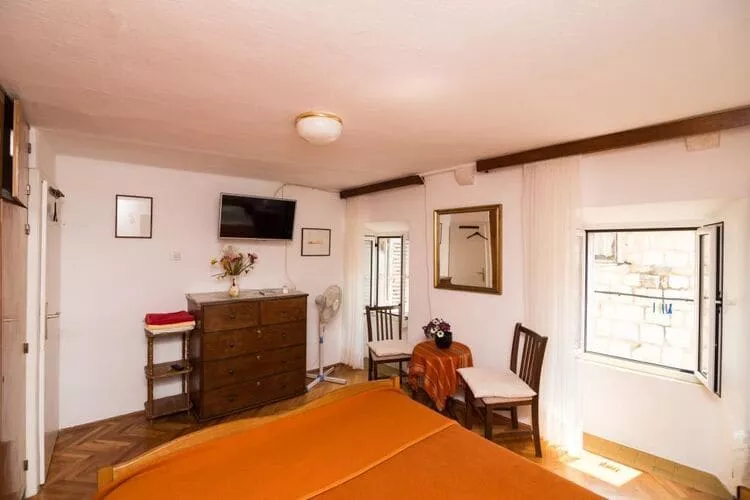 Rooms Ane Old Town - Double Room with Shared Bathroom-Schlafzimmer