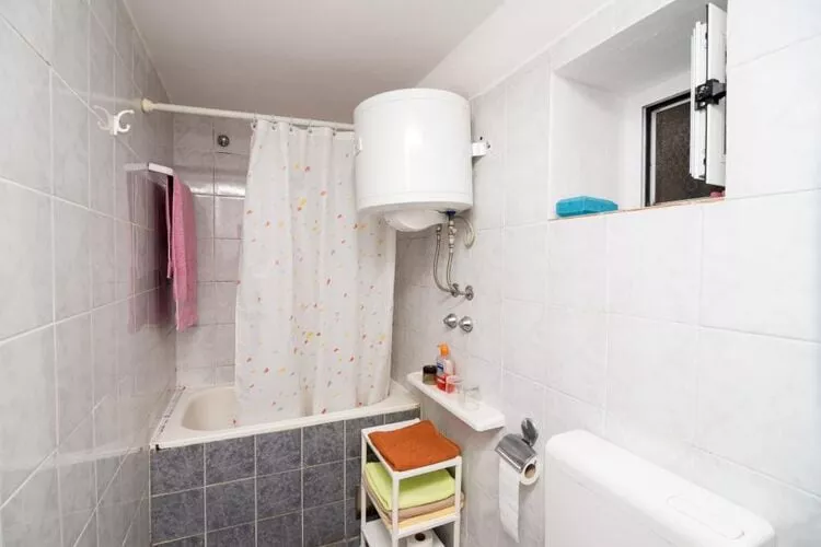 Rooms Ane Old Town - Double Room with Shared Bathroom-Badezimmer