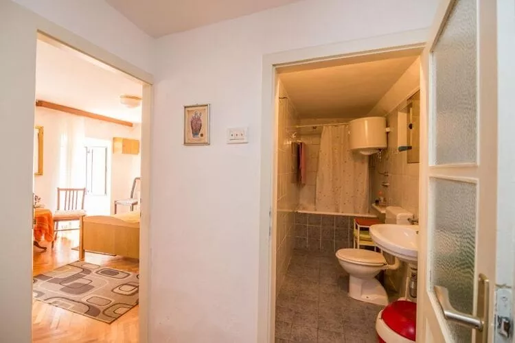Rooms Ane Old Town - Double Room with Shared Bathroom-Badezimmer