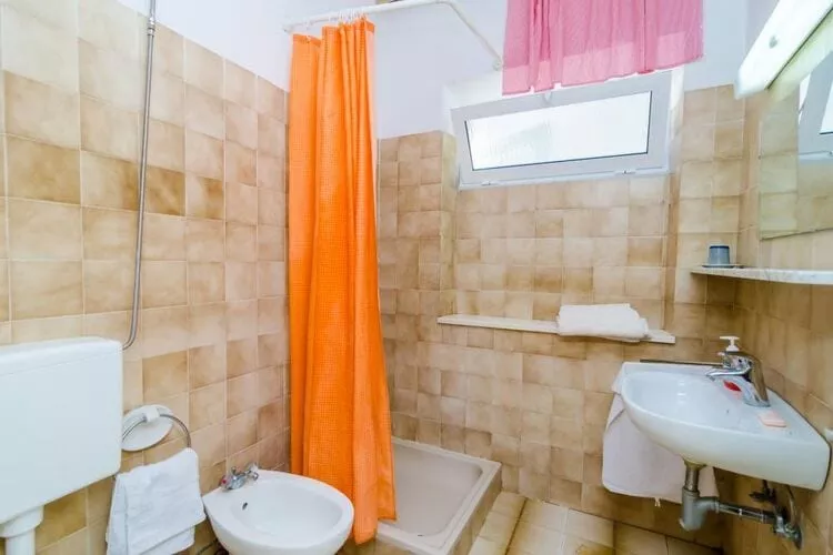 Guest House Mara - Double Room 1-Bathroom