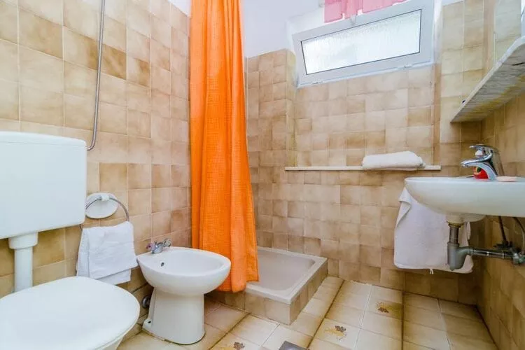 Guest House Mara - Double Room 1-Bathroom