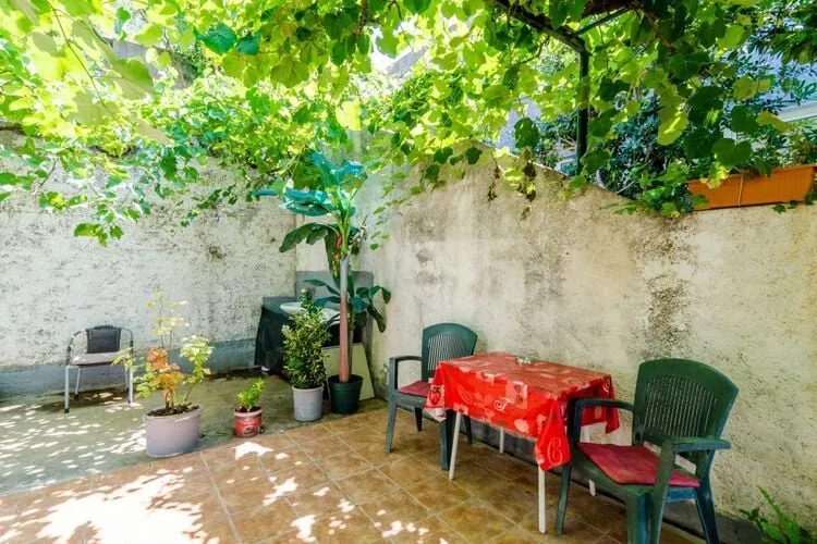 Guest House Mara - Double Room 2-Terrace