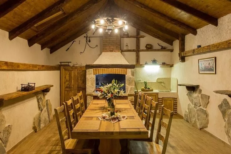 Villa Falcon Rook - Four-Bedroom Villa with Terrace and Swimming Pool-Dining room