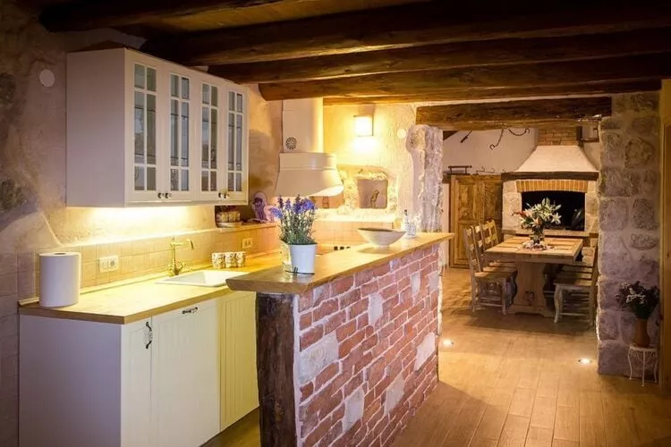 Villa Falcon Rook - Four-Bedroom Villa with Terrace and Swimming Pool-Kitchen