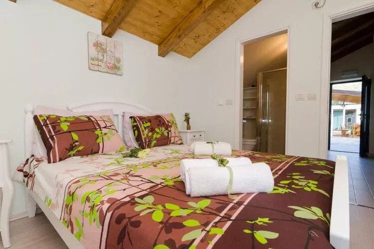 Villa Falcon Rook - Four-Bedroom Villa with Terrace and Swimming Pool-Bedroom