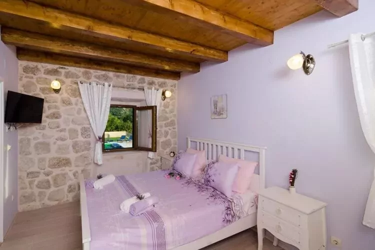 Villa Falcon Rook - Four-Bedroom Villa with Terrace and Swimming Pool-Bedroom