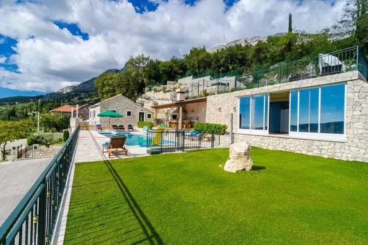 Villa Falcon Rook - Four-Bedroom Villa with Terrace and Swimming Pool-Gardens summer