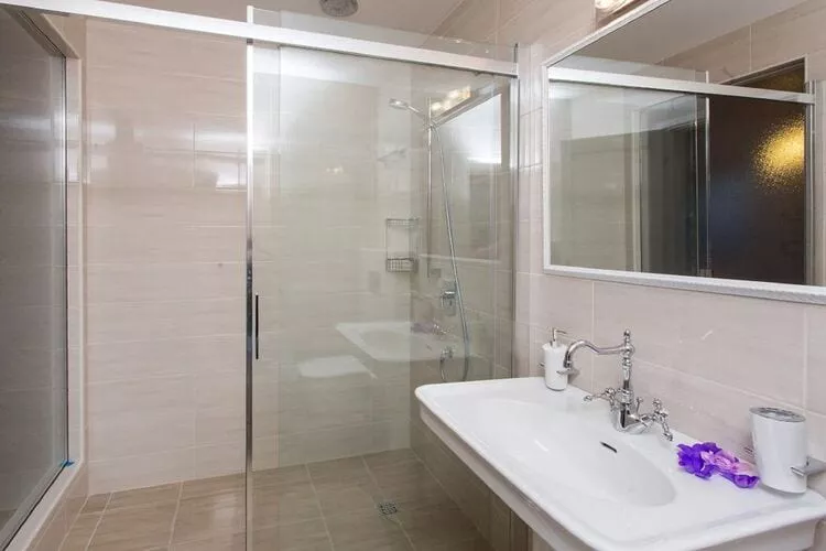Villa Falcon Rook - Four-Bedroom Villa with Terrace and Swimming Pool-Indoor