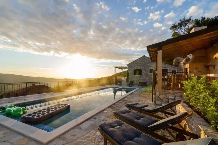 Villa Falcon Rook - Four-Bedroom Villa with Terrace and Swimming Pool-Pool